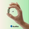 Oticon Real høreapparat - størrelse ift.  hånd - Audika